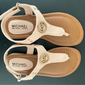Toddler Girl Light Pink Michael Kors Sandals, size 9
*NEVER WORN*